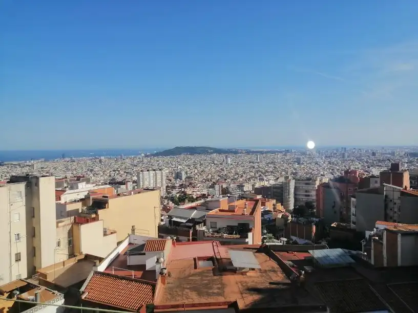 Vista exterior de Piso en venta en Barcelona con Calefacción, Balcón y Alarma