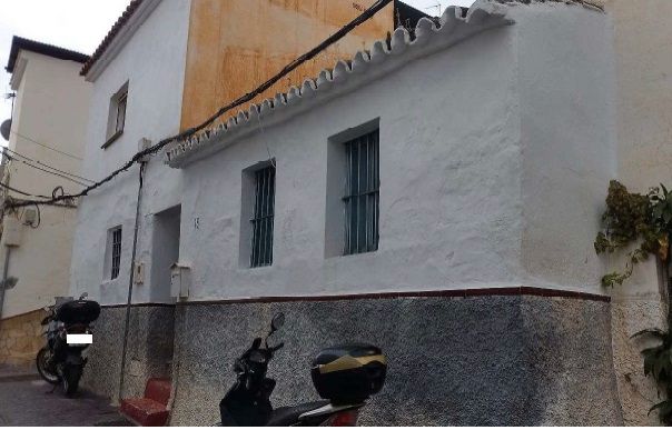 Vista exterior de Casa adosada en venda en Algarrobo amb Terrassa