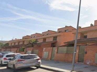 Semi-detached house with balcony for sale in Calle Federica Montseny 20