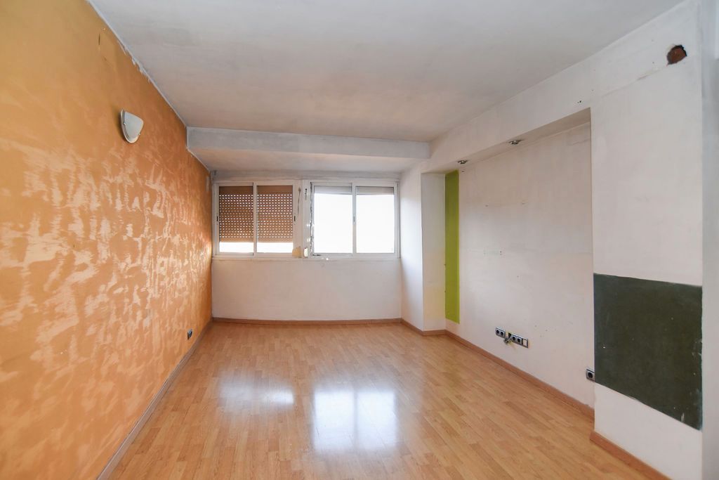 Piso en venta en C/ Pedraforca, Ciutat Meridiana