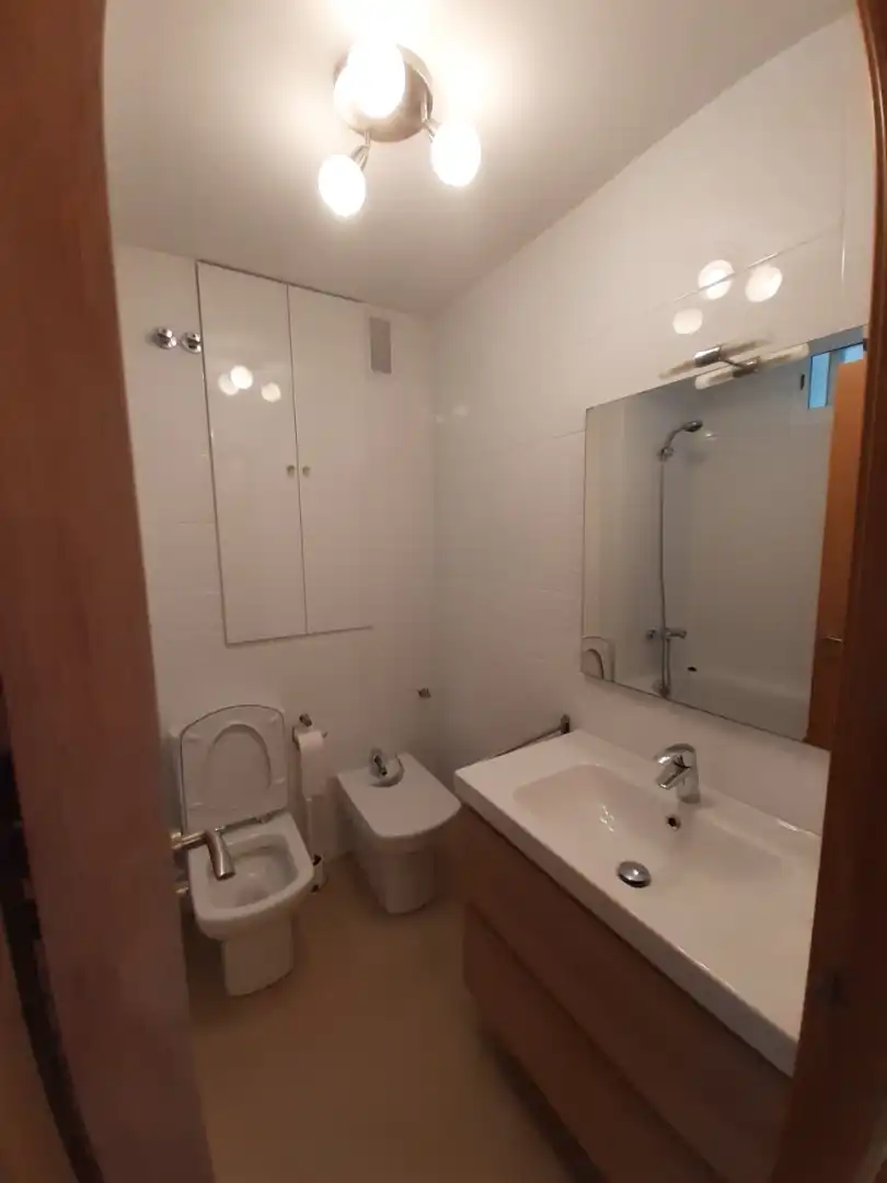 Bathroom of Flat for rent in Santiago de Compostela   with Heating, Furnished and Oven