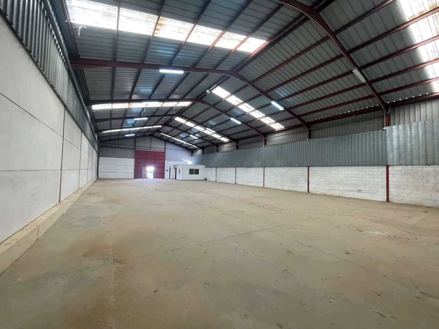 Nave industrial en alquiler en Calle Juan Blasco Barquero, imagen 2