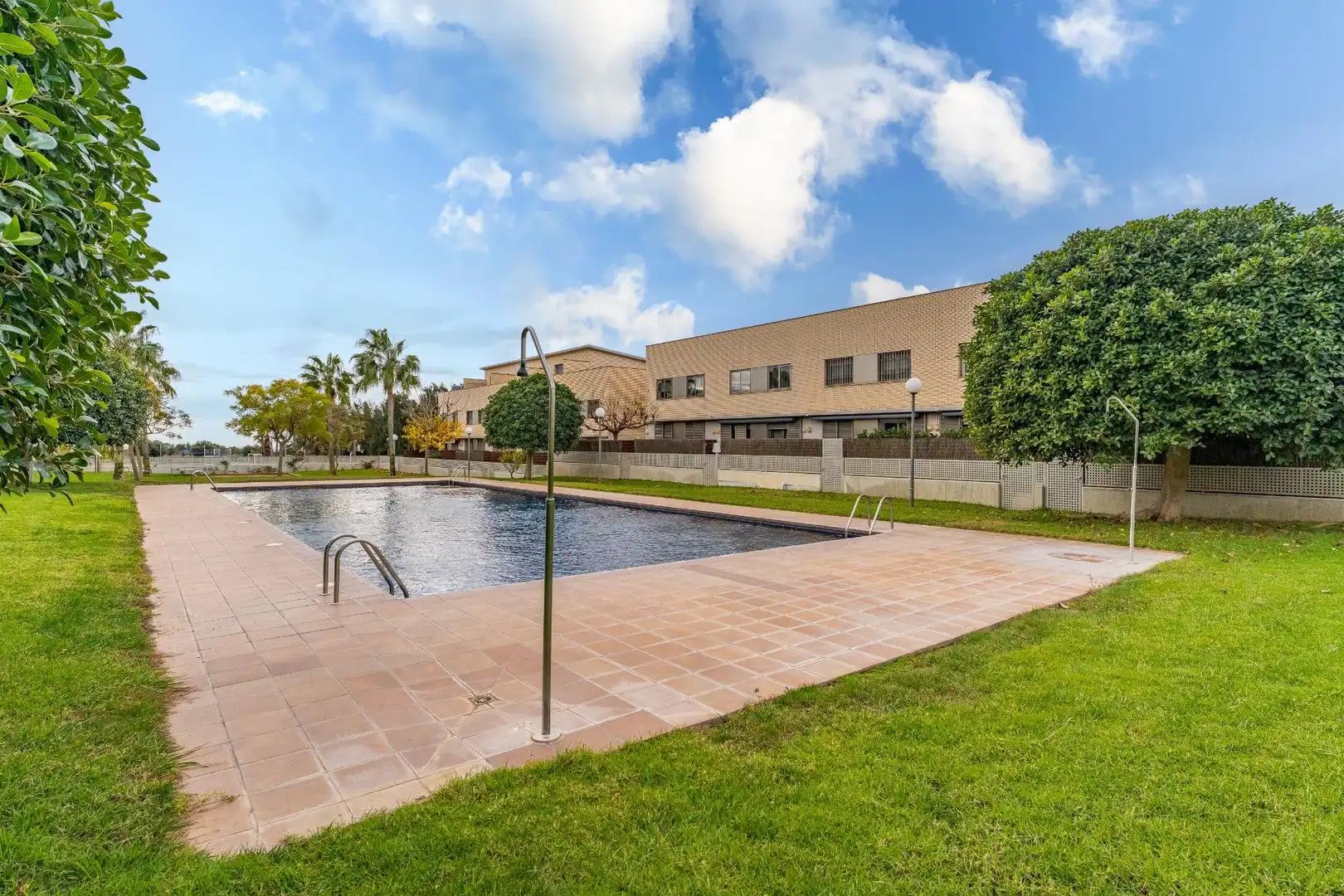 Piscina de Casa adosada en venta en Montbrió del Camp con Aire acondicionado, Calefacción y Jardín privado