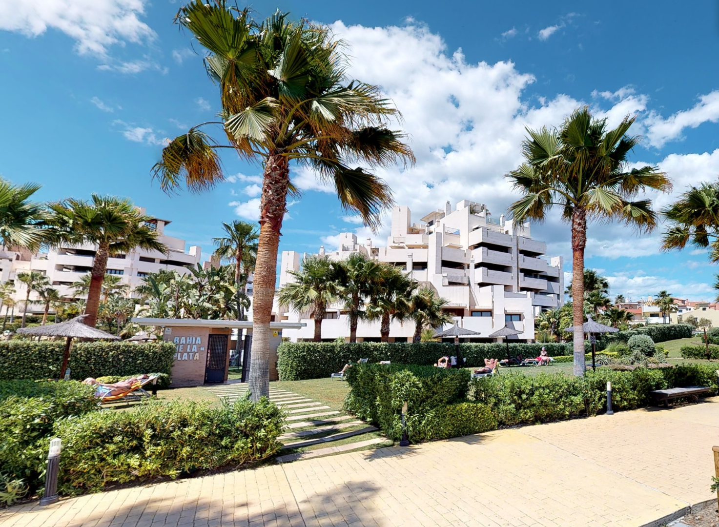 Vista exterior de Apartament en venda en Estepona amb Aire condicionat, Terrassa i Traster
