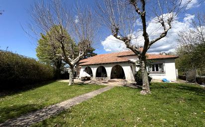 Exterior view of House or chalet for sale in El Espinar  with Heating, Private garden and Internet