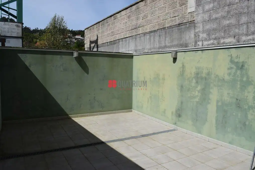 Terrassa de Local en venda en Outes amb Aire condicionat i Moblat
