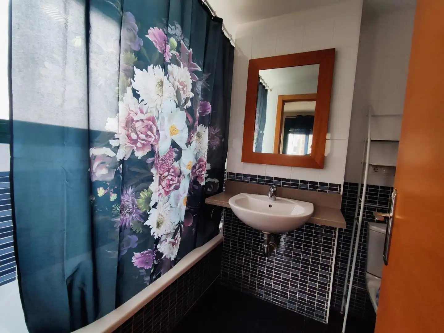 Baño de Apartamento en venta en Benidorm con Aire acondicionado, Calefacción y Jardín privado