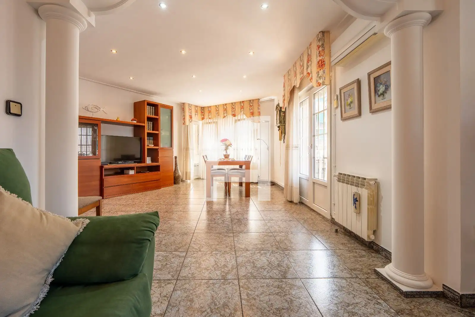Sala de estar de Piso en venta en Sant Joan Despí con Calefacción y Terraza