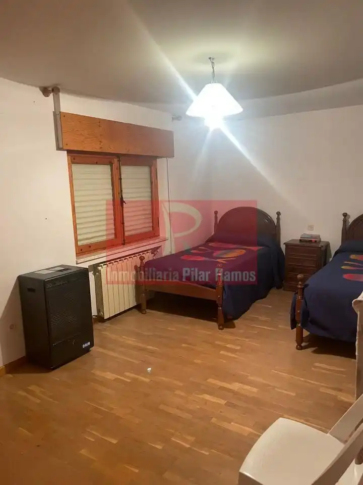 Dormitori de Casa o xalet en venda en Valdepolo amb Jardí privat i Parquet