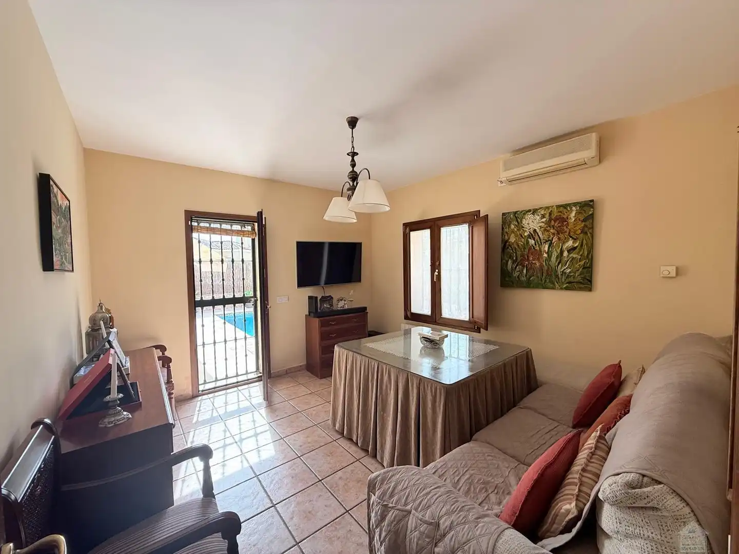 Sala d'estar de Casa o xalet en venda en Montequinto amb Aire condicionat, Calefacció i Parquet