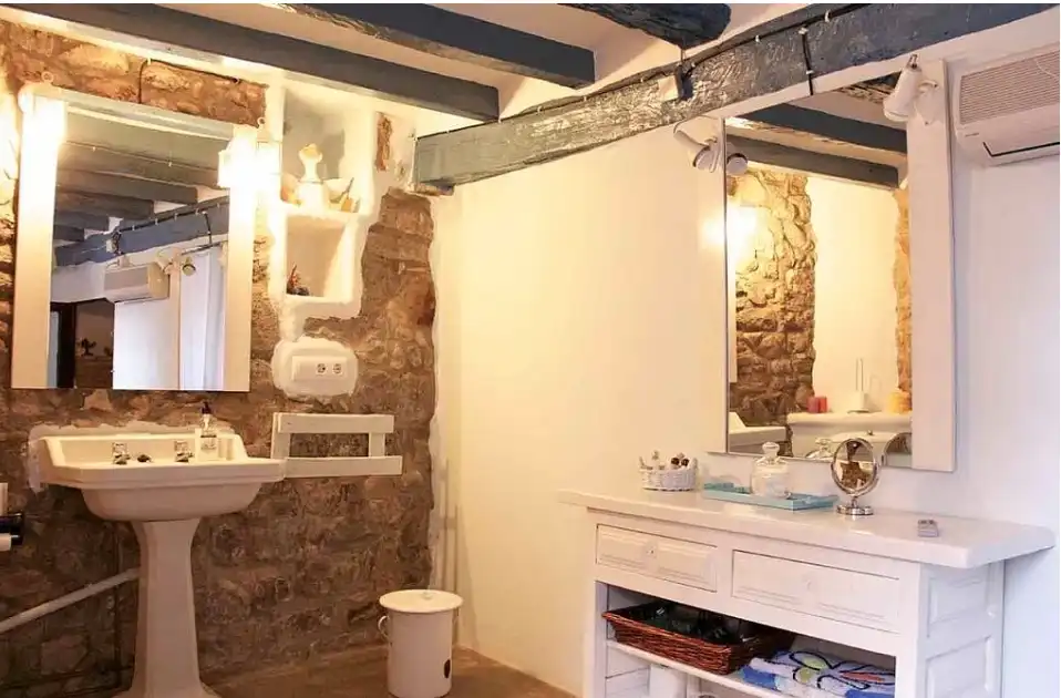 Baño de Casa o chalet en venta en Sales de Llierca con Calefacción, Jardín privado y Terraza