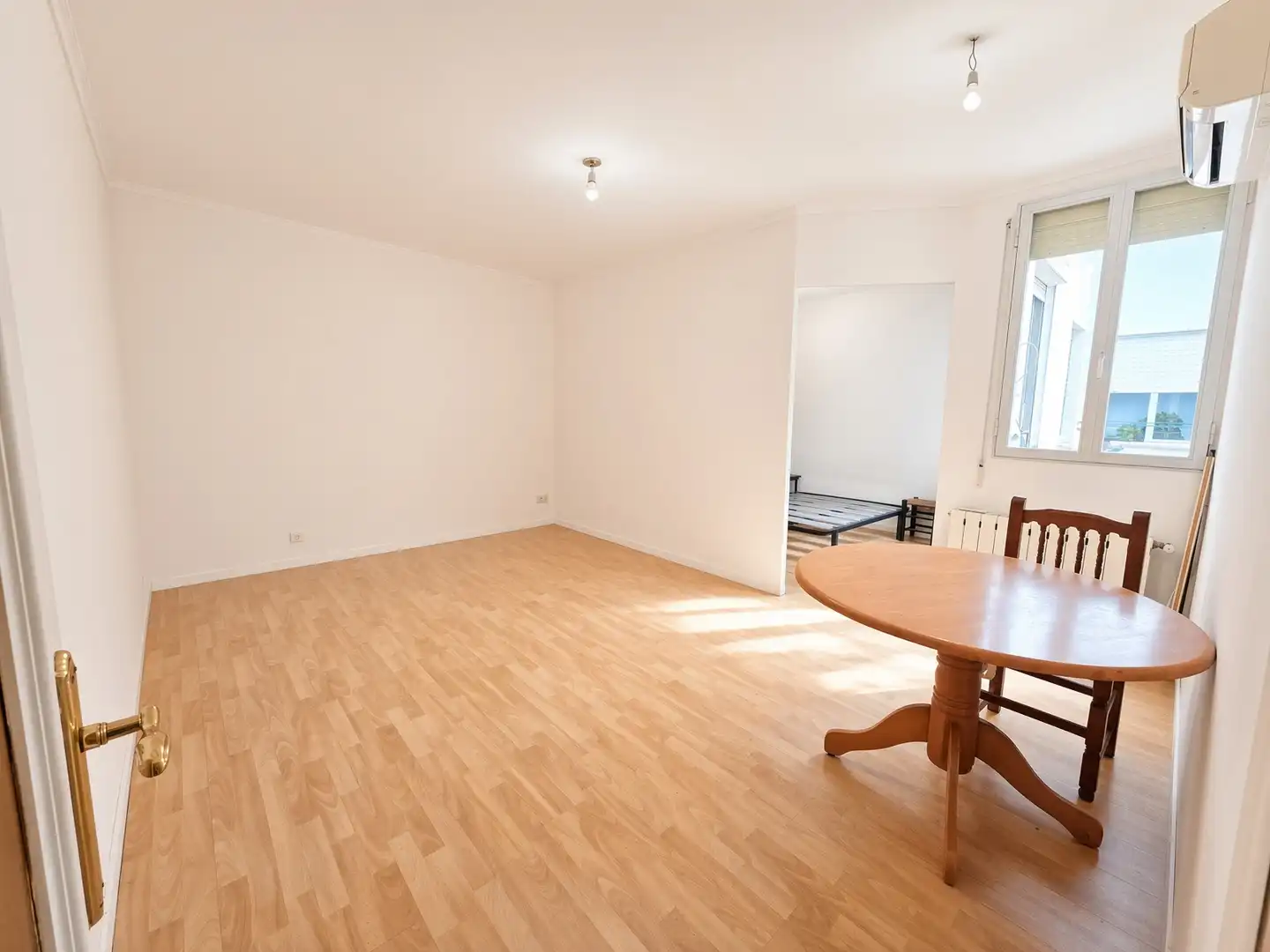 Flat for sale in Madrid  with Air Conditioner, Heating and Washing machine