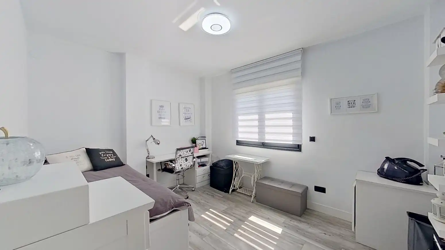 Dormitori de Casa o xalet en venda en Santander amb Terrassa i Moblat