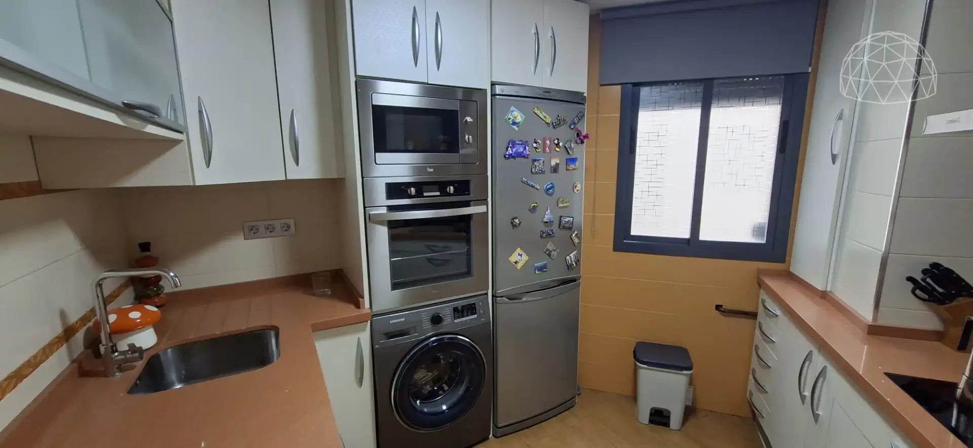 Kitchen of Flat for sale in Sevilla  with Air Conditioner, Storage room and Furnished