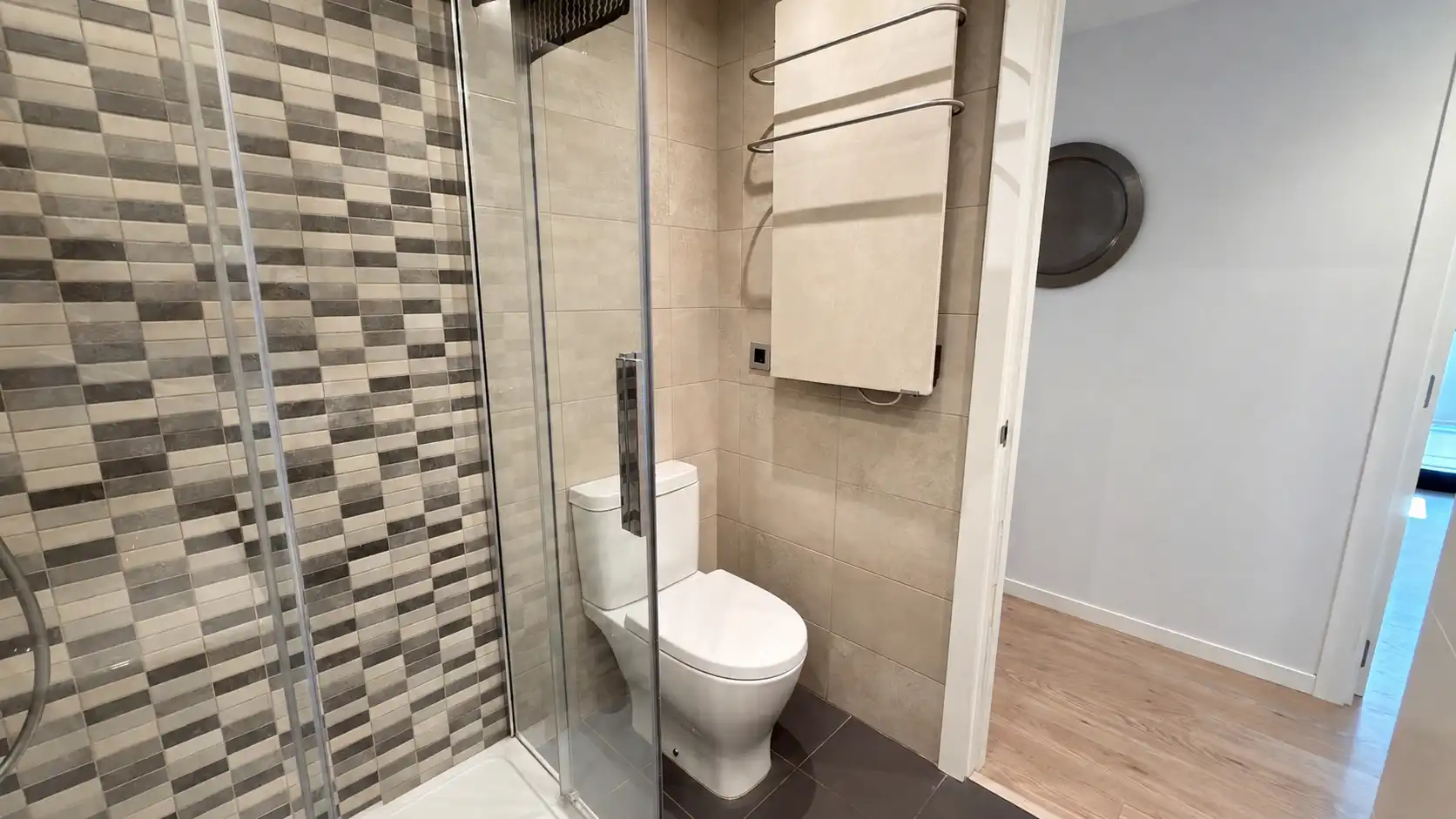 Badezimmer von Wohnung zum Verkauf in Badalona mit Klimaanlage, Heizung und Parkett