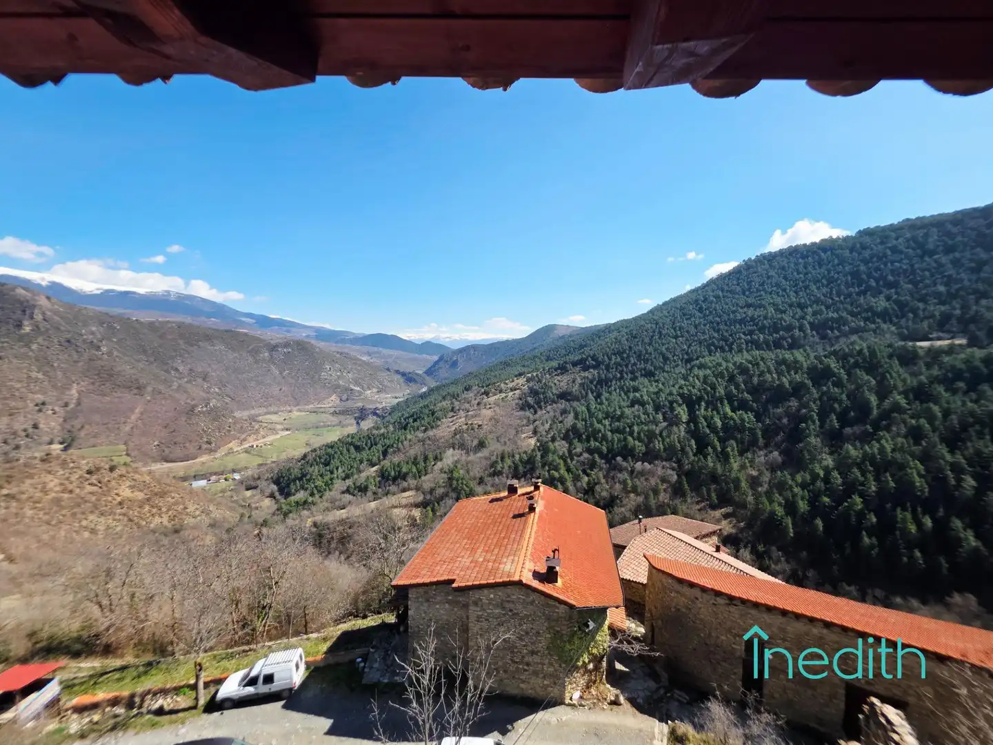 Vista exterior de Casa o xalet en venda en El Pont de Bar amb Aire condicionat, Jardí privat i Terrassa