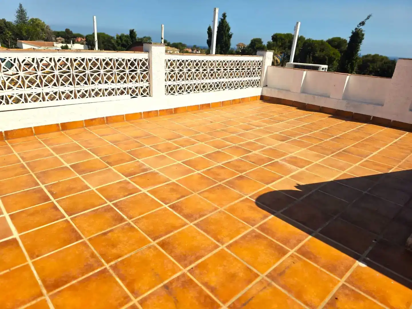 Terrassa de Casa adosada en venda en Marbella amb Aire condicionat i Balcó