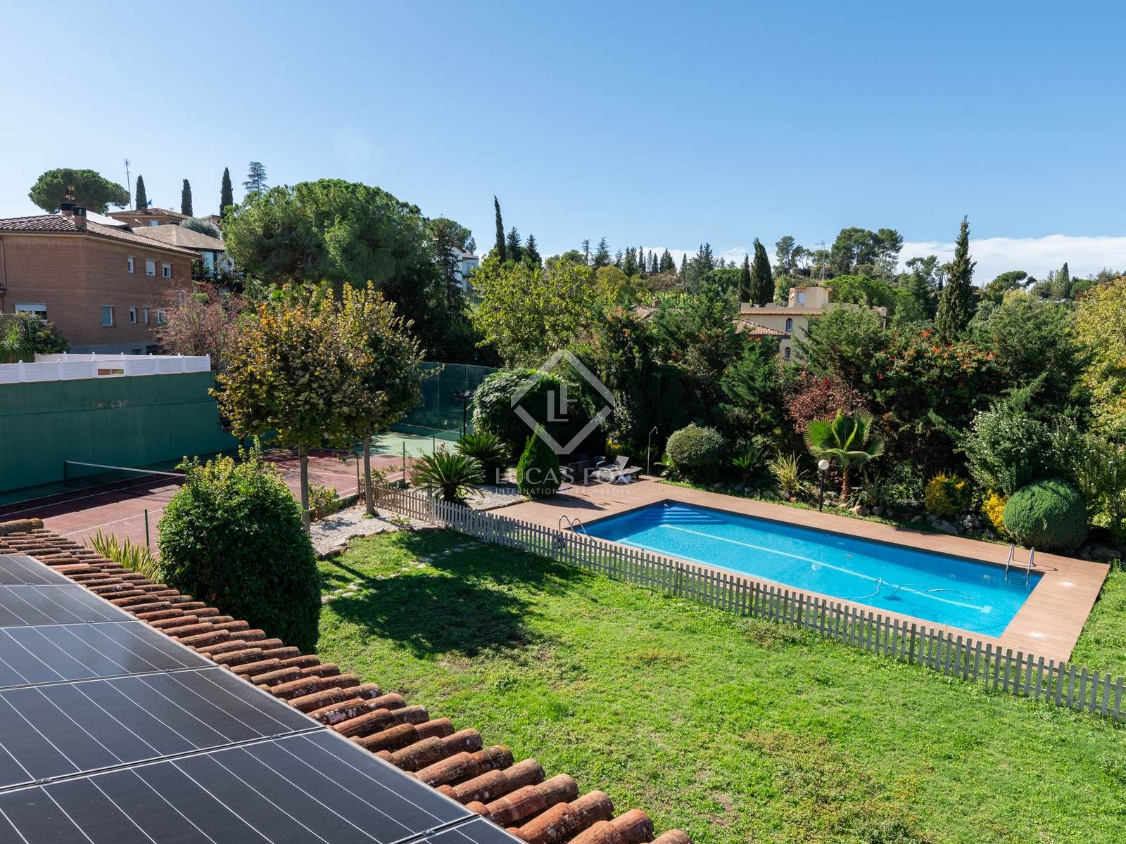 Jardí de Casa o xalet en venda en Cerdanyola del Vallès amb Aire condicionat, Calefacció i Jardí privat
