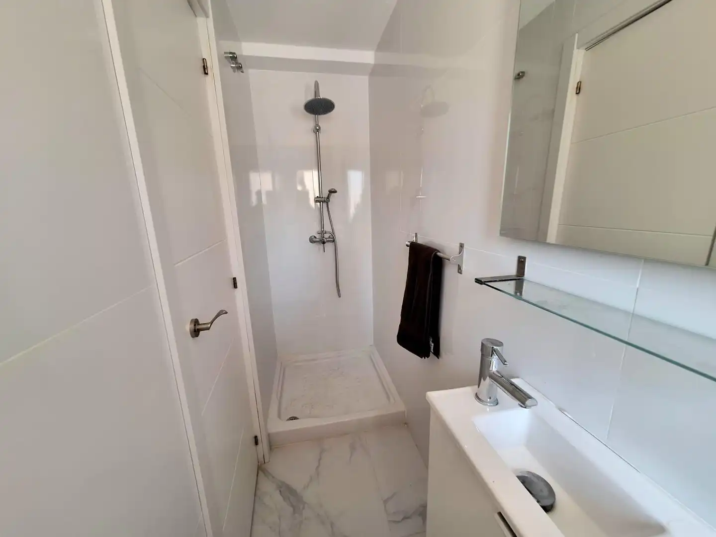 Baño de Casa adosada de alquiler en Fuengirola con Terraza, Trastero y Piscina comunitaria