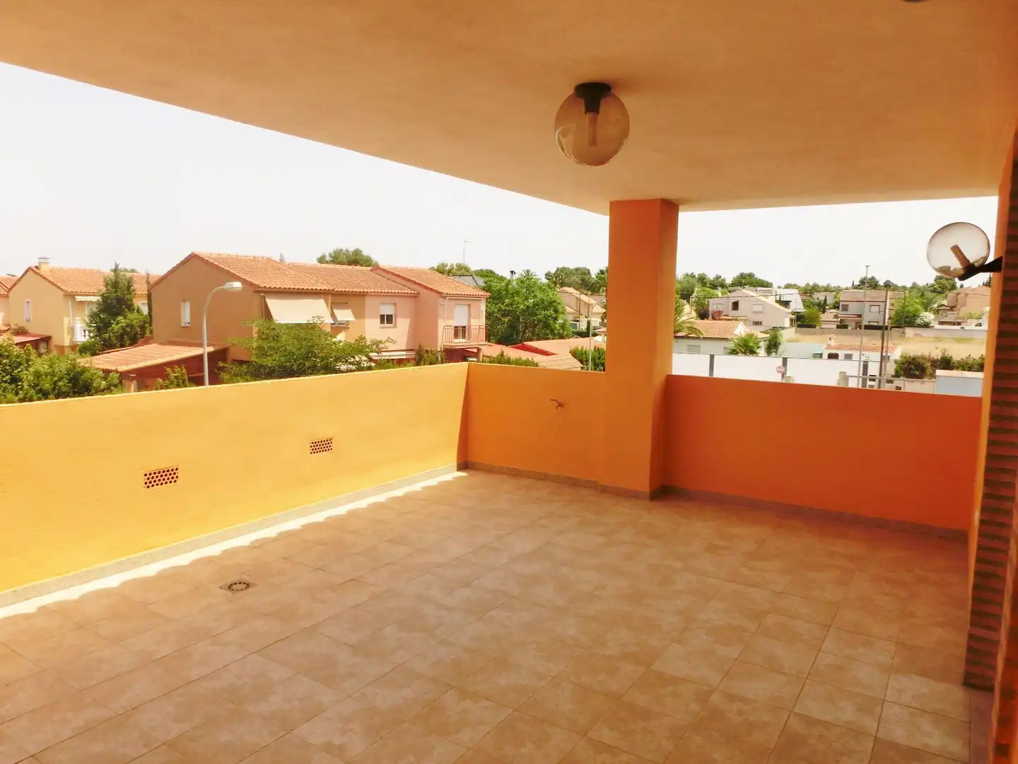 Terrace of Houses for sale in La Pobla de Vallbona  with Air Conditioner, Heating and Private garden
