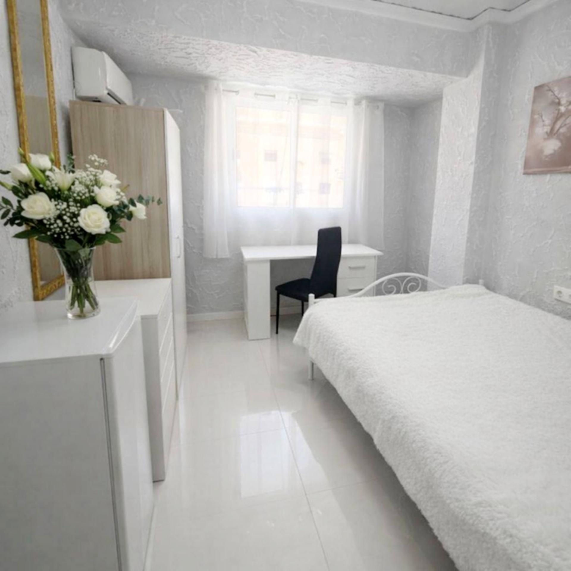 Bedroom of Flat for sale in  Valencia Capital  with Air Conditioner