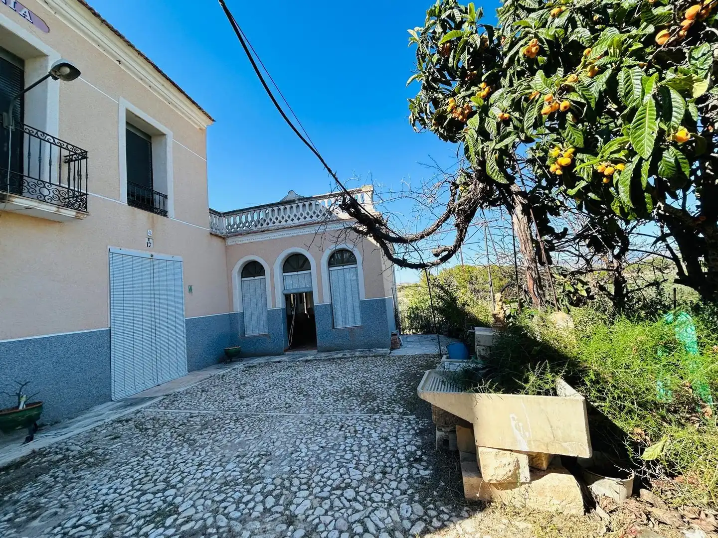 Casa rústica amb jardí en venda a Monóvar  / Monòver