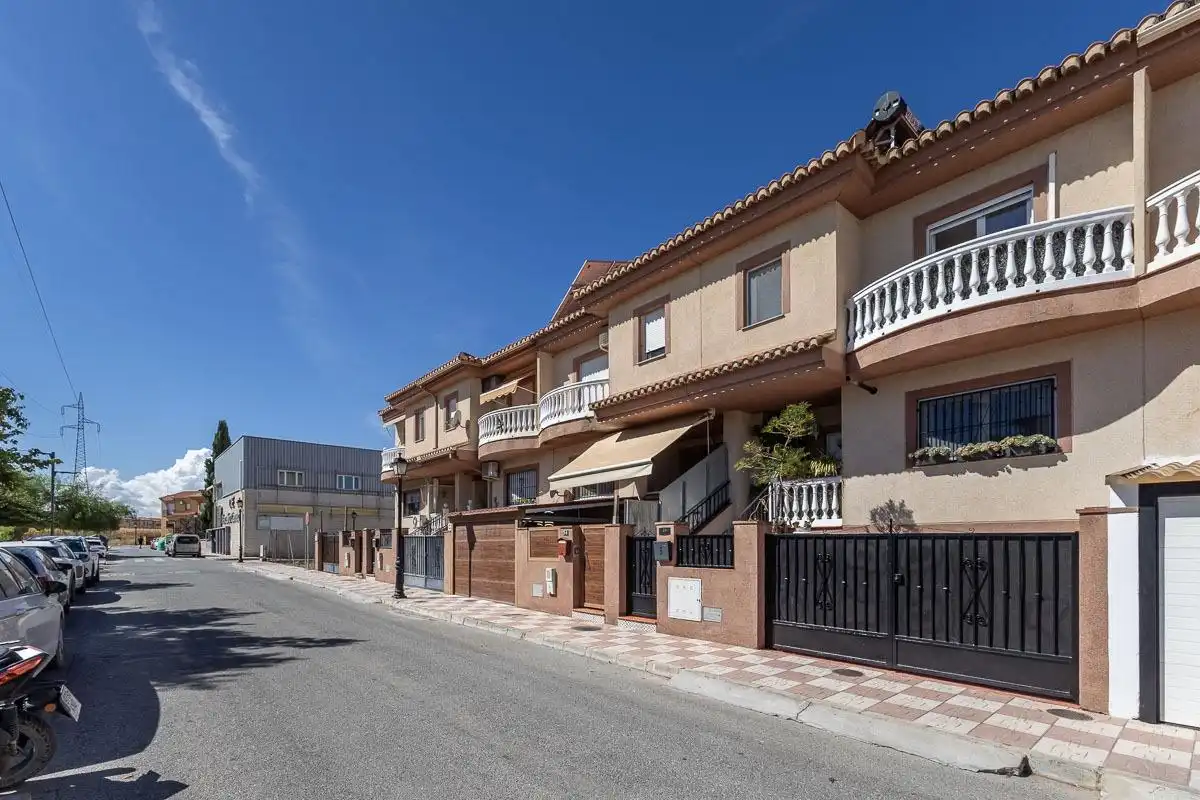 Adossat amb terrassa en venda a Calle de Jerónimo de Rueda 34