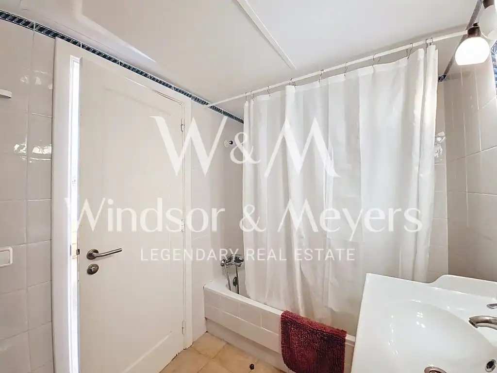 Bathroom of Flat for sale in Santa Eulària des Riu  with Air Conditioner, Furnished and Microwave