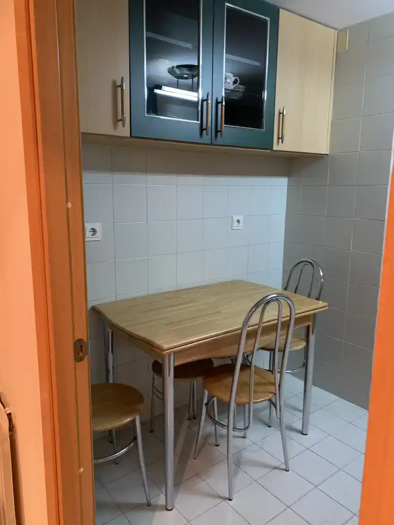 Cuina de Pis per a compartir en Madrid amb Aire condicionat, Parquet i Moblat