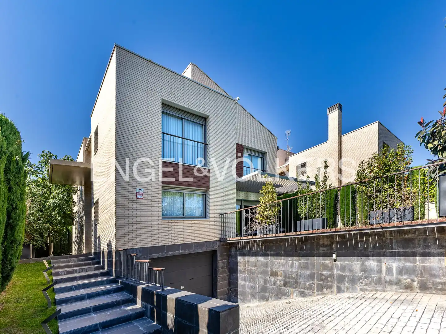 Vista exterior de Casa o xalet en venda en Vilassar de Dalt amb Aire condicionat, Calefacció i Jardí privat