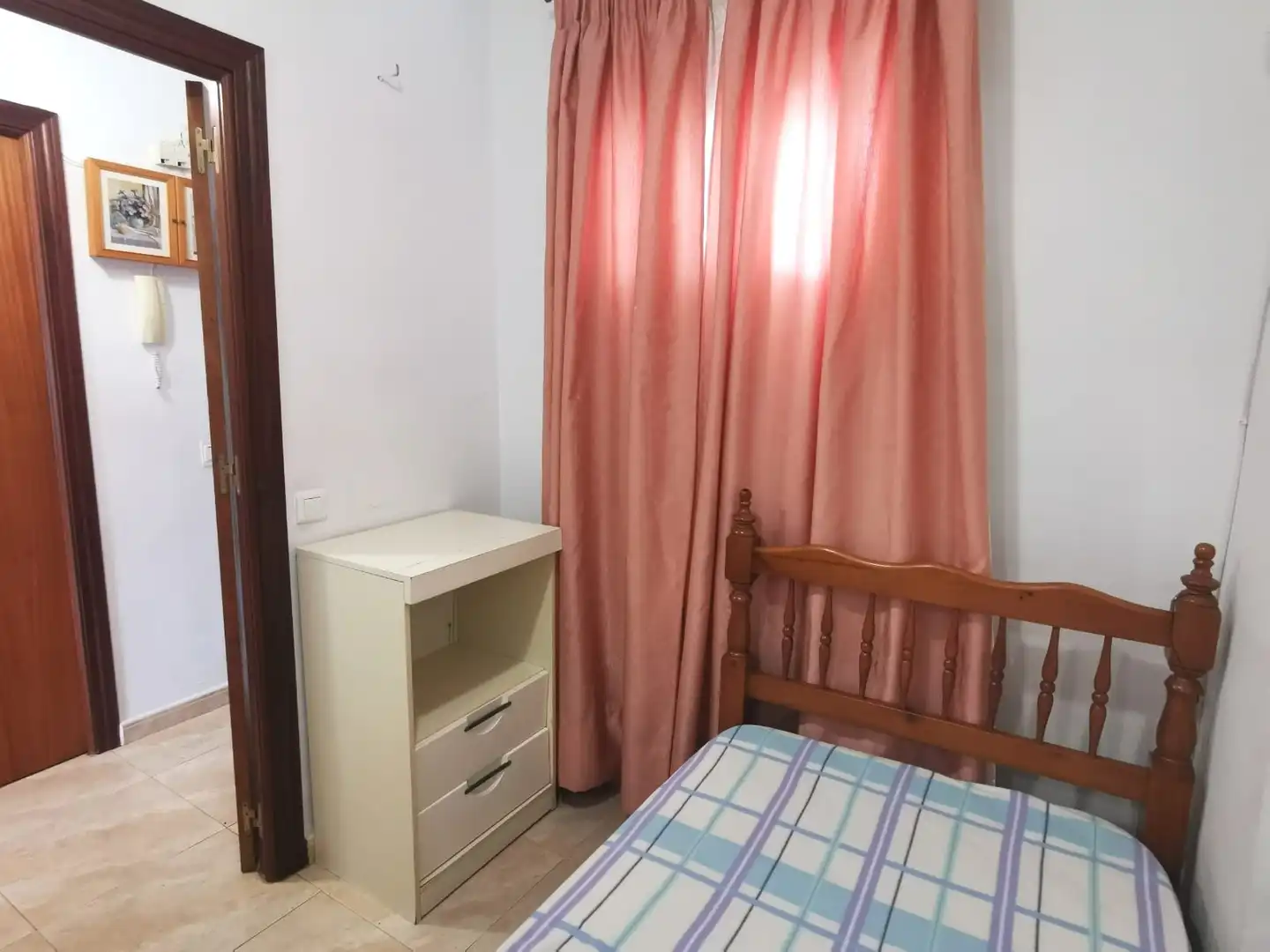 Apartament de lloguer a Plaza Presidente Adolfo Suárez, Manantiales - Estación de Autobuses