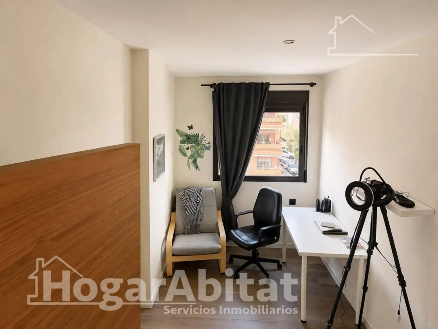 Bedroom of Flat for sale in Valencia  with Air Conditioner, Heating and Furnished