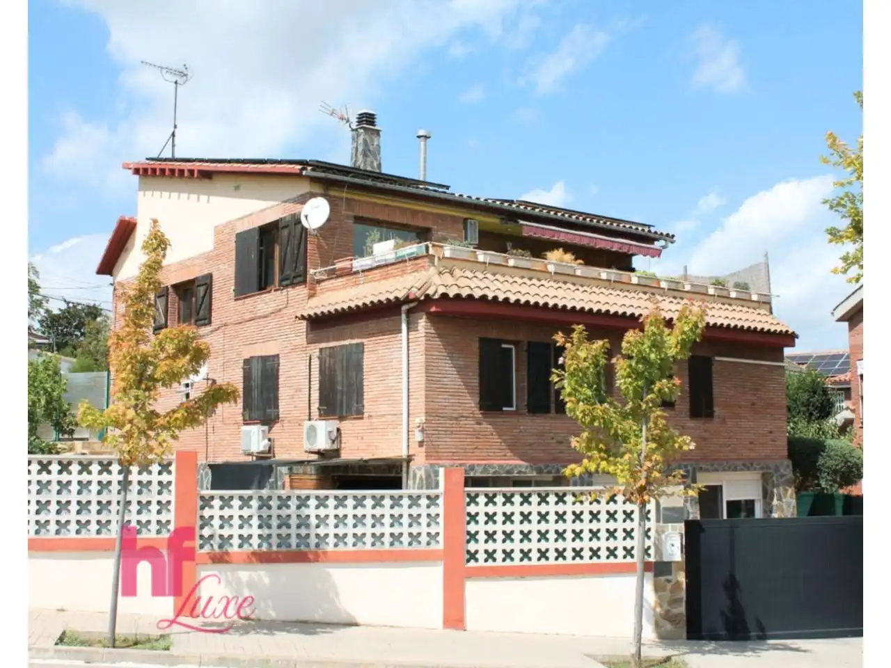 Vista exterior de Casa o chalet en venta en Barberà del Vallès con Calefacción, Jardín privado y Terraza