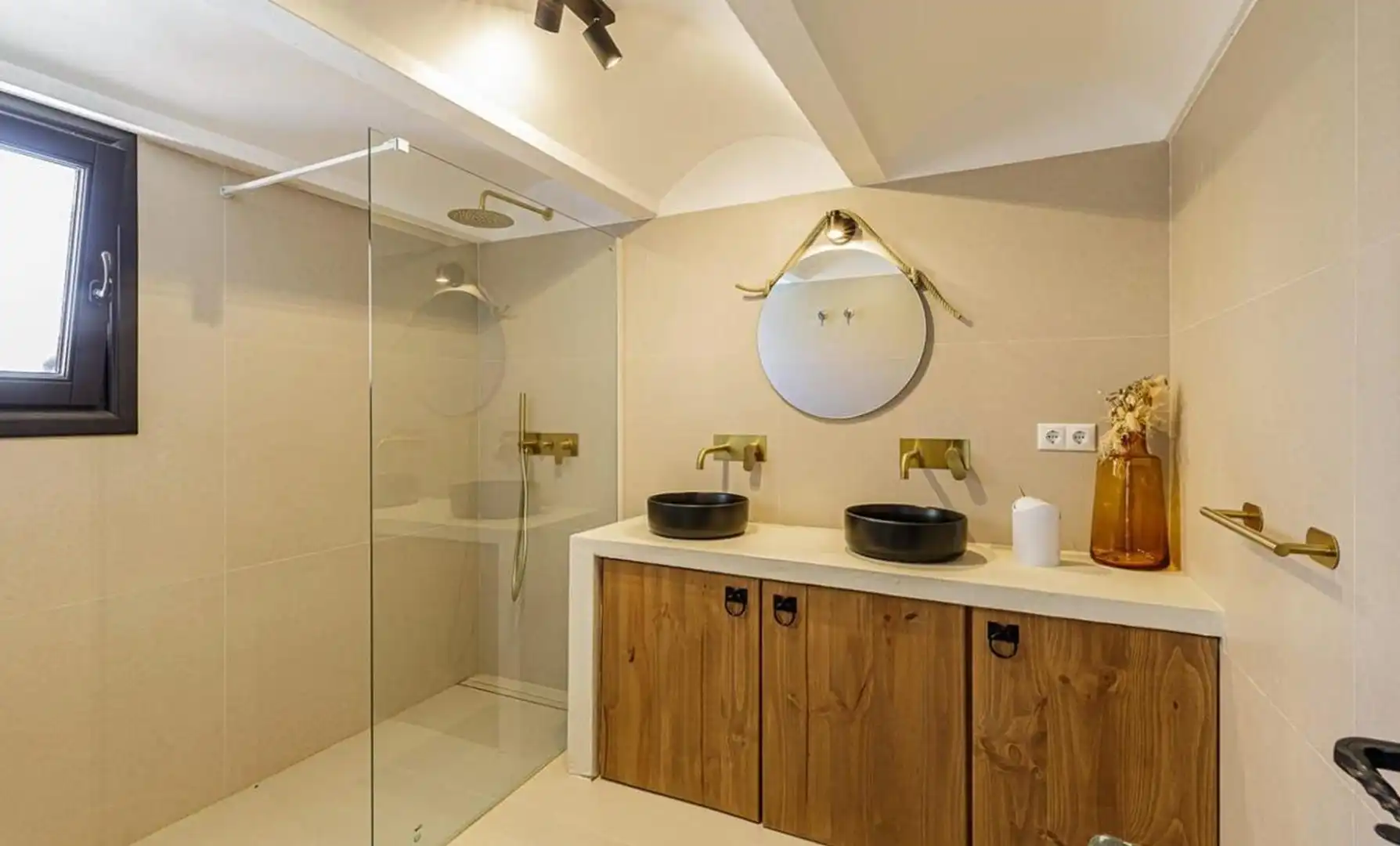 Bany de Casa o xalet en venda en Estepona amb Aire condicionat, Jardí privat i Terrassa