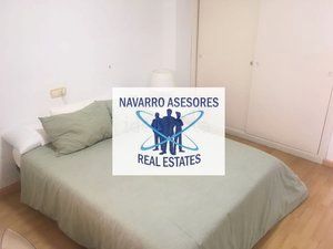 Dormitori de Pis de lloguer en Málaga Capital amb Aire condicionat, Terrassa i Moblat