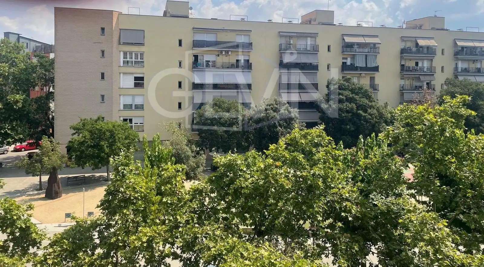 Vista exterior de Pis en venda en Santa Perpètua de Mogoda amb Aire condicionat, Calefacció i Parquet