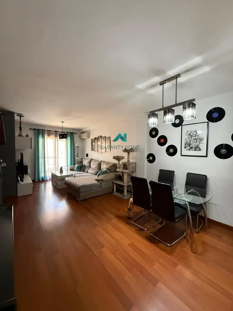 Sala d'estar de Pis en venda en Jerez de la Frontera amb Aire condicionat, Parquet i Terrassa