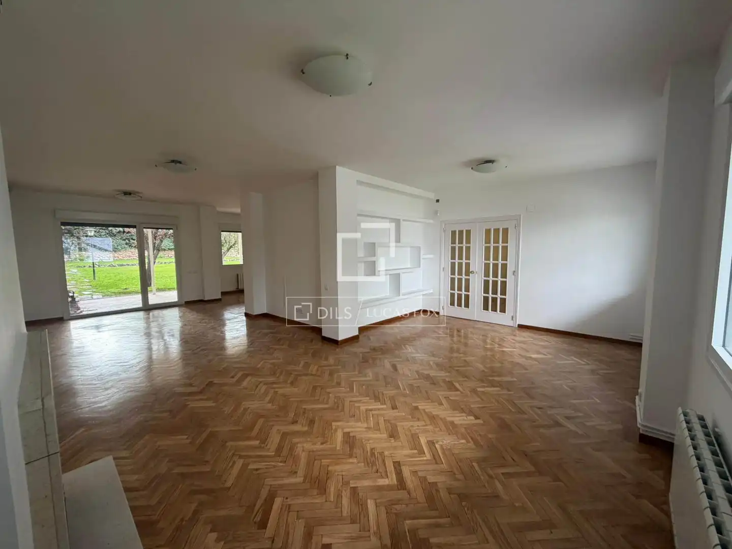 Sala d'estar de Casa o xalet de lloguer en La Moraleja amb Aire condicionat, Calefacció i Jardí privat