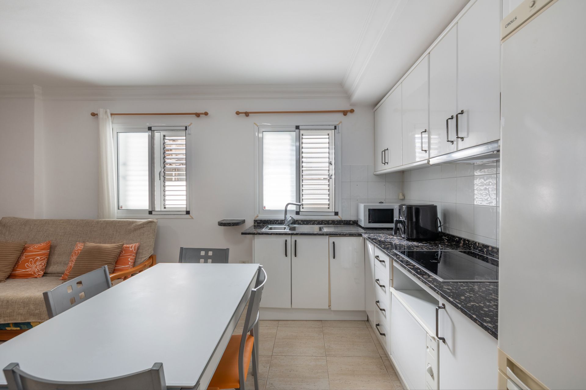 Cuina de Pis en venda en Las Palmas de Gran Canaria amb Aire condicionat i Moblat