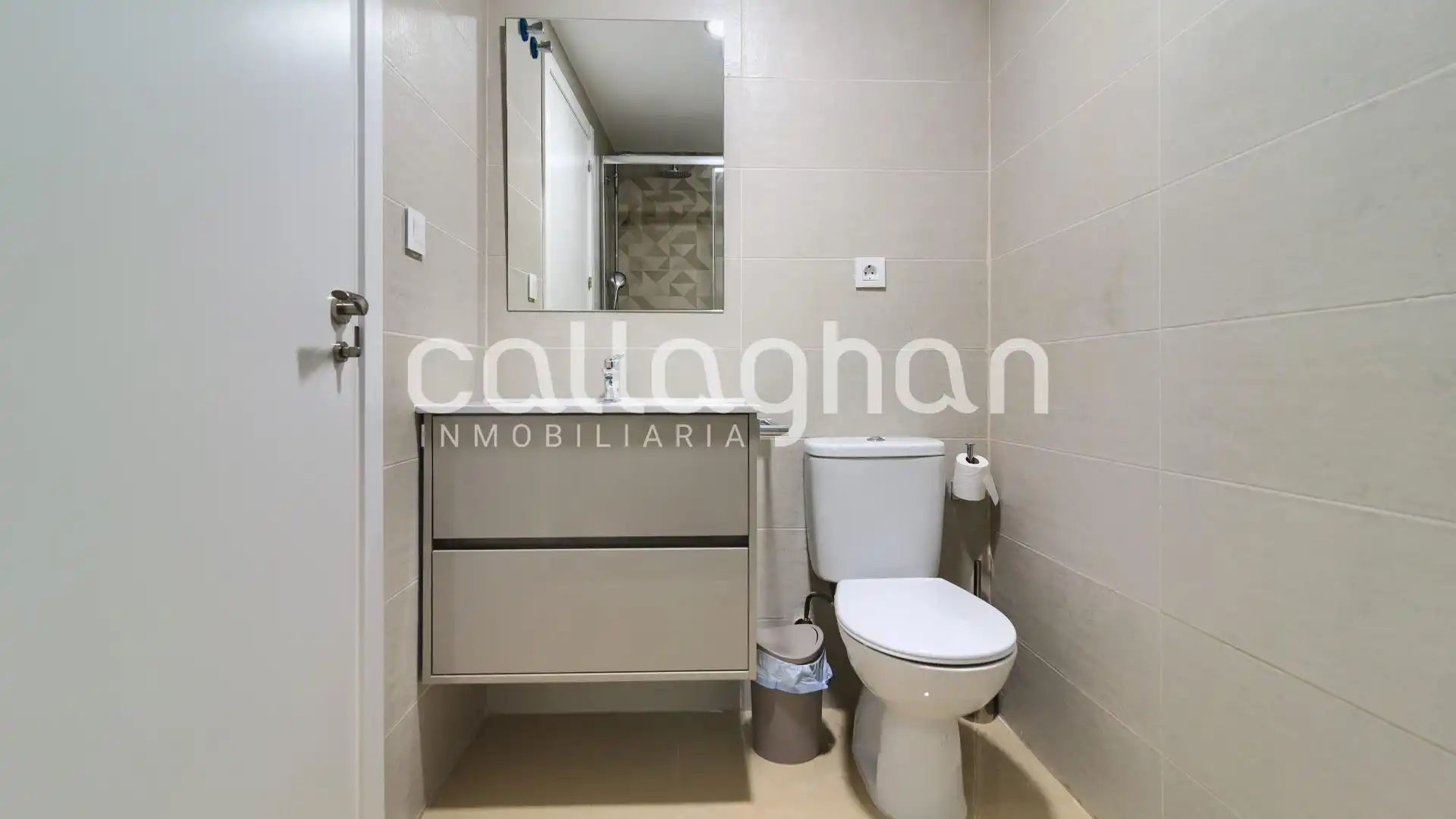 Baño de Piso en venta en Oropesa del Mar / Orpesa con Aire acondicionado, Calefacción y Jardín privado