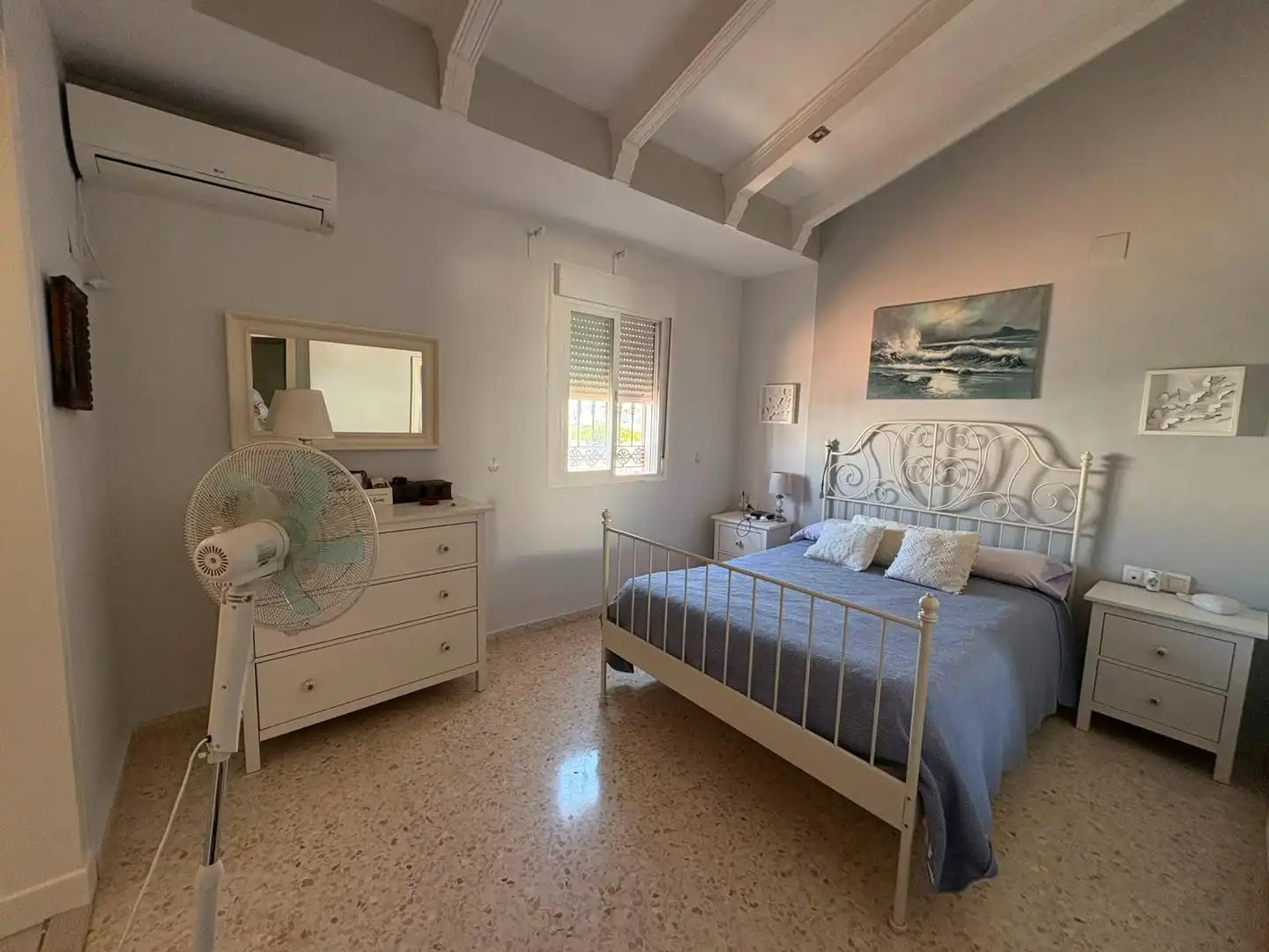 Habitación de Casa adosada en venta en Bollullos de la Mitación con Aire acondicionado y Trastero