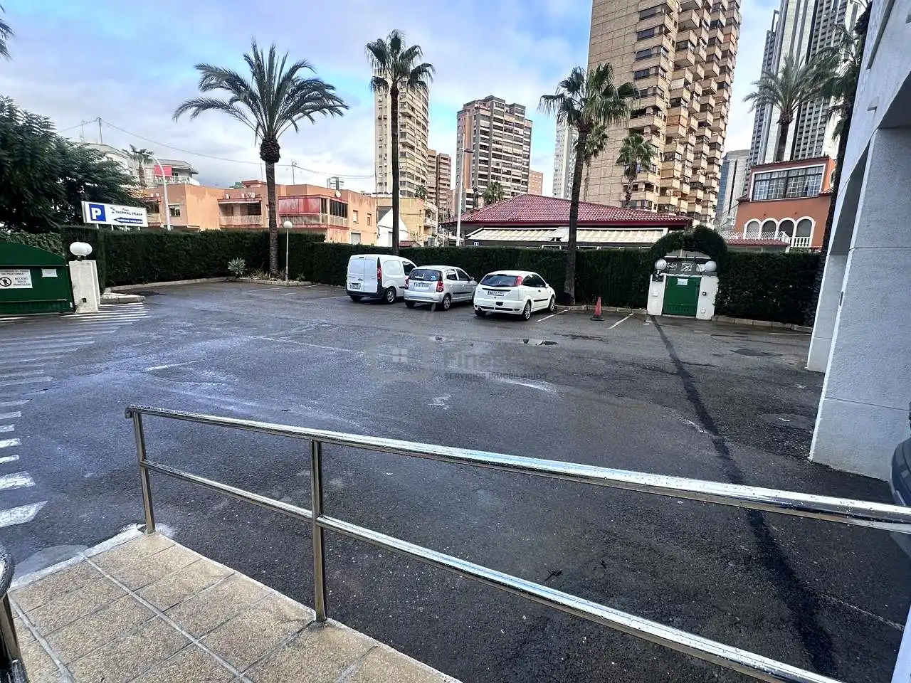 Parkplatz von Wohnungen zum Verkauf in Finestrat mit Klimaanlage, Privatgarten und Terrasse