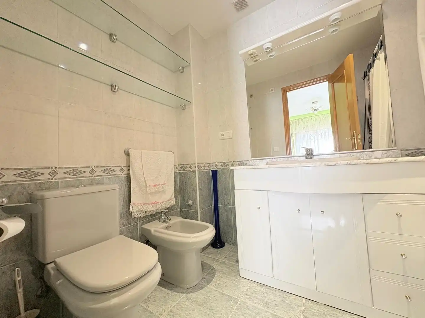 Badezimmer von Wohnung zum Verkauf in Albal mit Klimaanlage, Abstellraum und Balkon