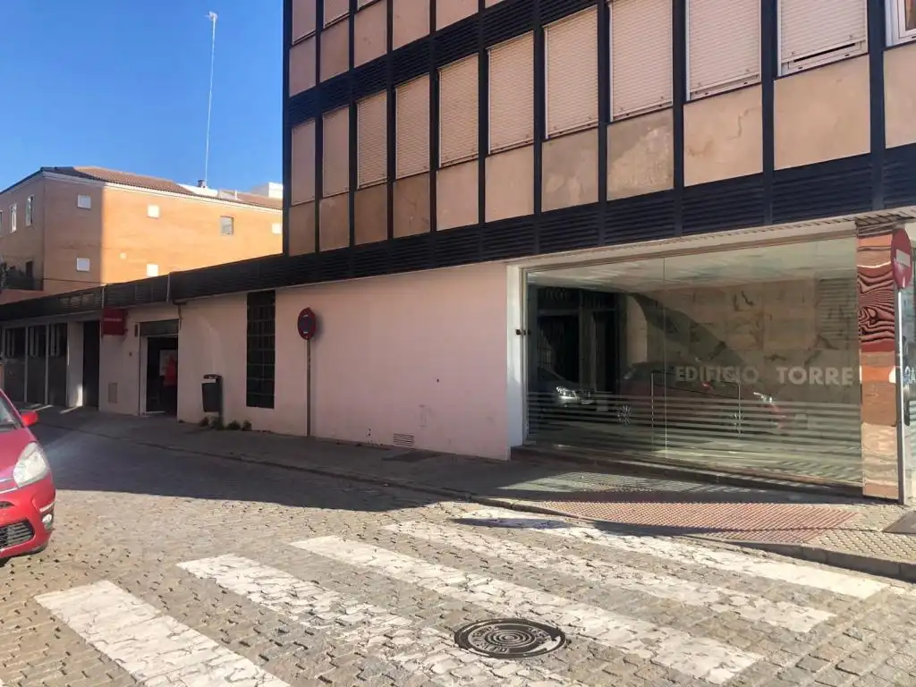 Vista exterior de Local en venta en Sevilla