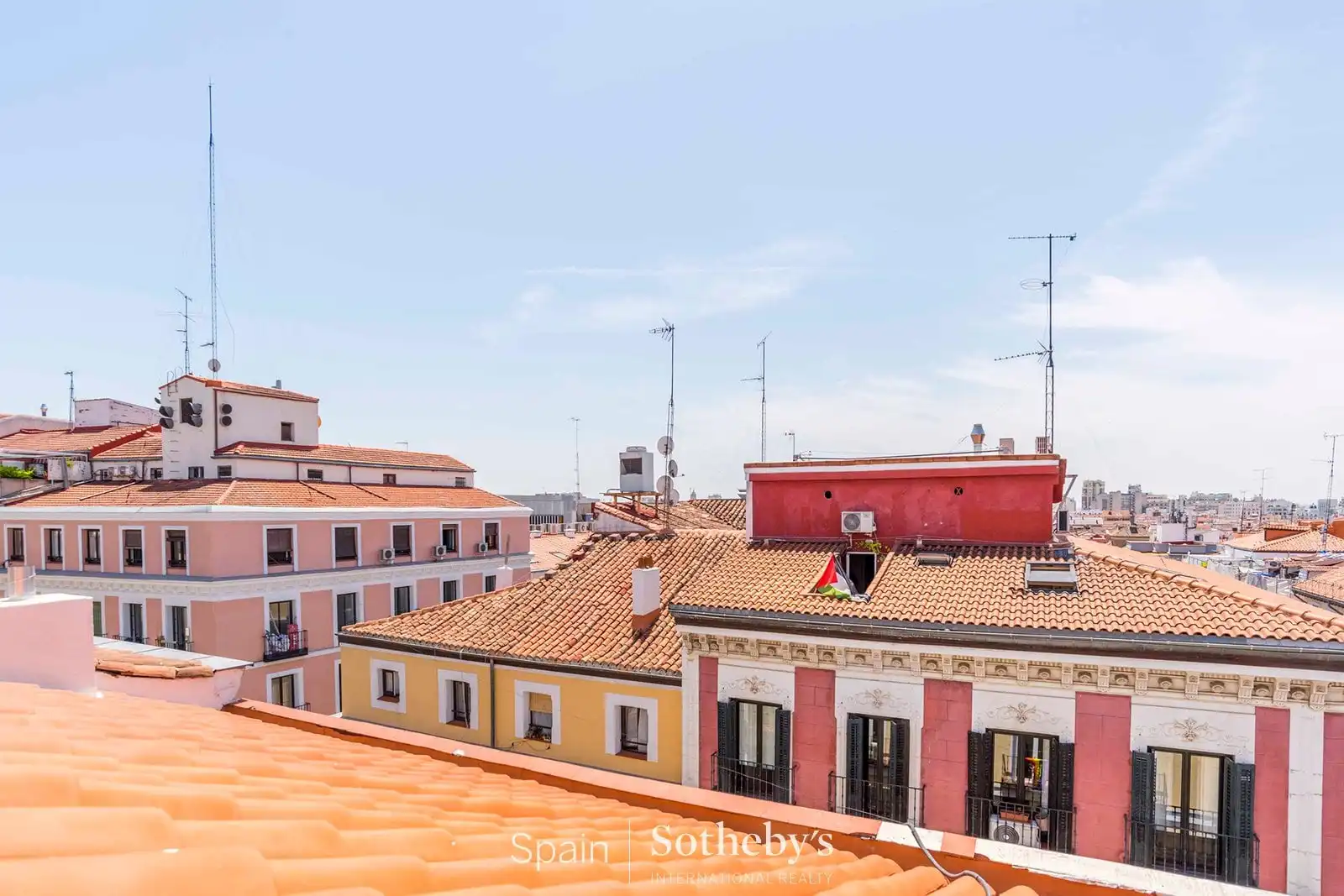 Außenansicht von Wohnungen zum Verkauf in Madrid mit Klimaanlage und Heizung