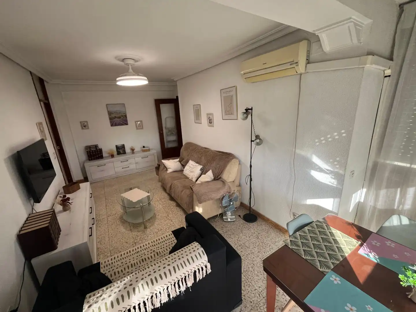 Living room of Flat for rent in Sevilla  with Air Conditioner and Furnished