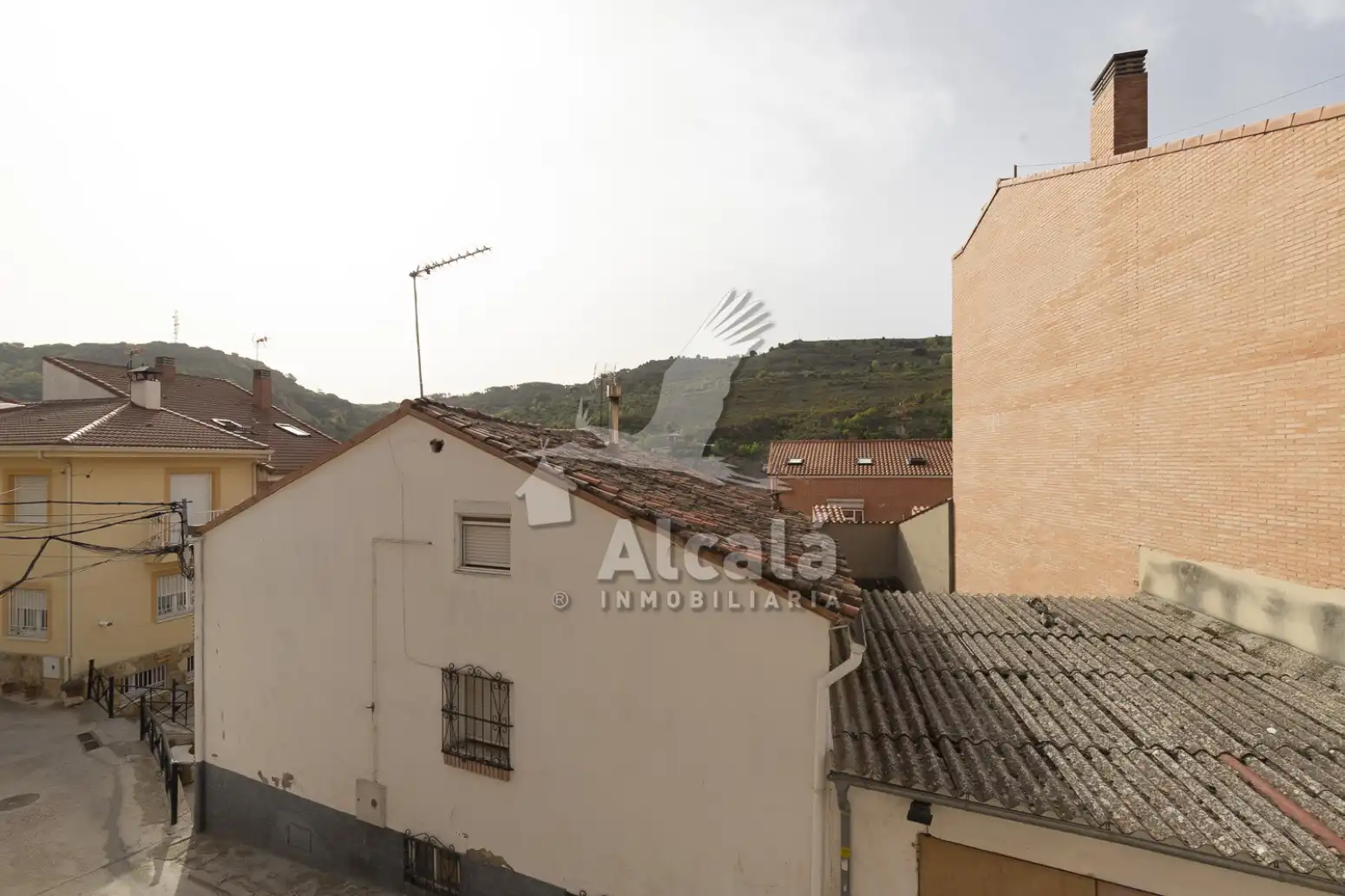 Vista exterior de Pis en venda en Chiloeches amb Calefacció, Traster i Balcó