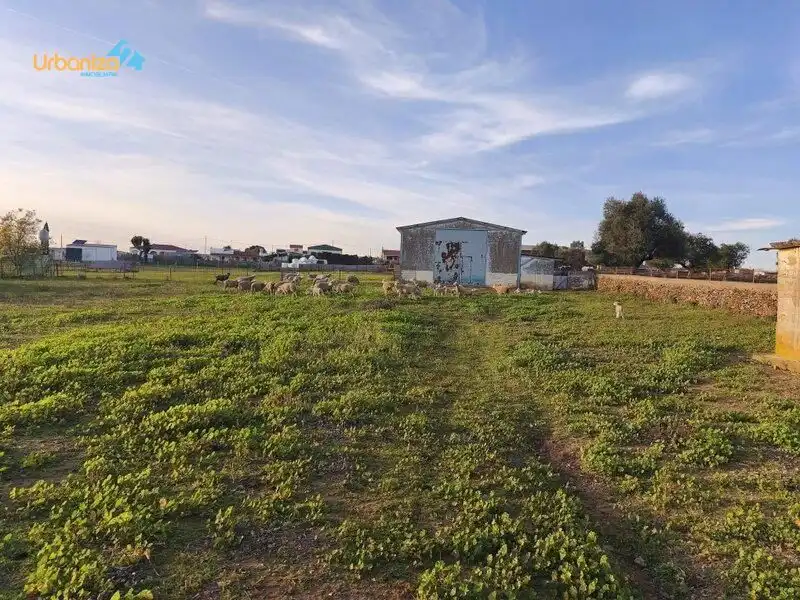 Country house zum Verkauf in Villanueva del Fresno mit Klimaanlage und Alarm