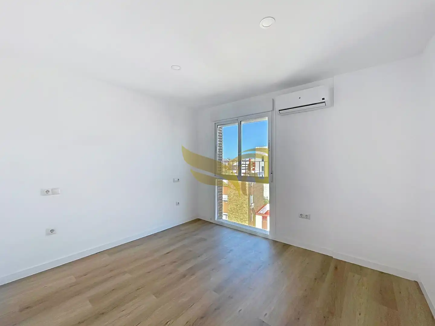 Bedroom of Attic for sale in Sevilla  with Air Conditioner, Heating and Terrace