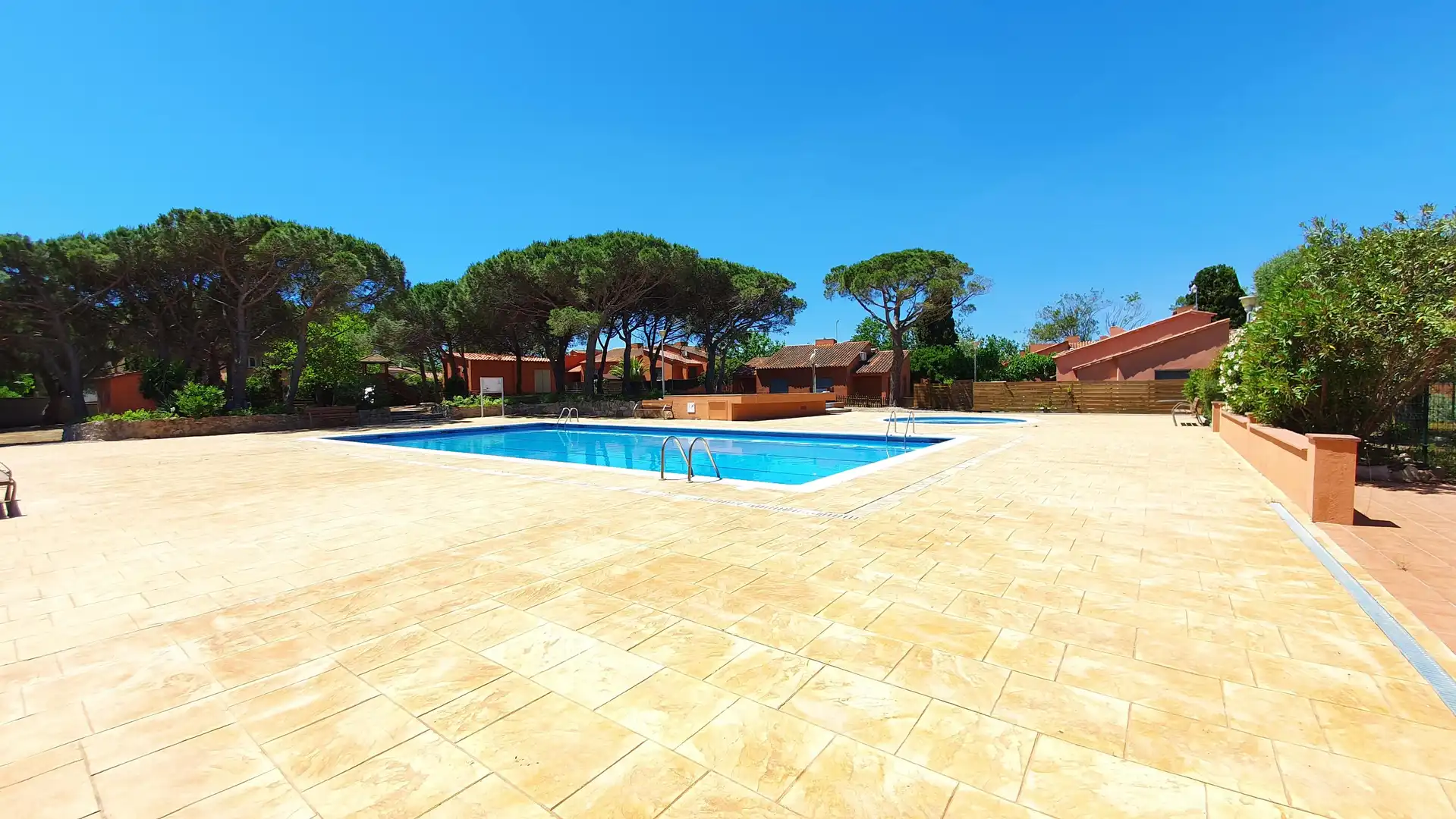 Piscina de Casa o xalet en venda en Torroella de Montgrí amb Jardí privat i Piscina comunitària